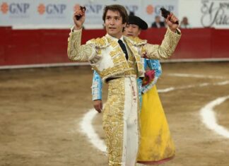 Hermoso de Mendoza y Arturo Gilio en gran mano a mano en Lerdo- Grupo Milenio