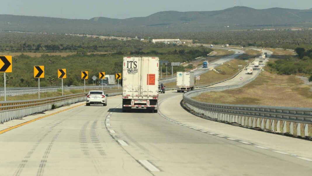 autopista-monterrey-nuevo-laredo-roberto-1