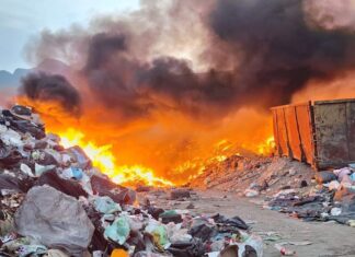 Basurero se incendia en la comunidad Las Margaritas en Santiago