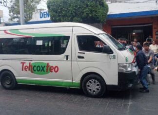 Madre e hijo-son arrollados por combi en Tehuacán