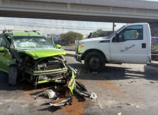 Choque en avenida Industriales del Poniente en Santa Catarina, NL