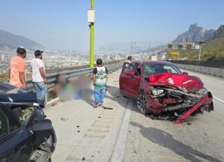Santa Catarina: Choque en carretera a Saltillo deja 5 personas heridas
