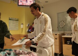 Tigres conviven con aficionados en un hospital en Austin