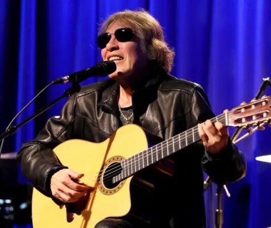 La historia detrás de “Feliz Navidad” de José Feliciano, la canción festiva más exitosa escrita por un artista latino