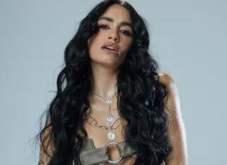 Fue modelo, estudió en París, su ropa mezcla artesanía con pop y la eligen desde Lali a Moria Casán: “En Argentina somos bastante tímidos”