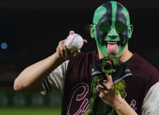 ¡A la lomita! Mr. Iguana lanzó la primera bola en Culiacán