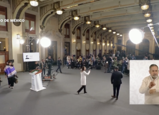 Momento en el que Sheinbaum evacúa tras el sismo de magnitud 6,5 en México