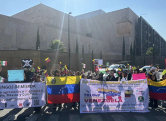 Venezolanos en CDMX protestan frente a embajada de EU