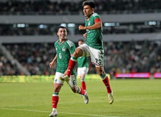 México golea 4-0 a Islandia en duelo premundialista y homenajea a sus fuerzas armadas