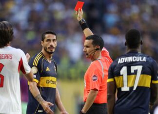 Árbitros mexicanos quedan varados en Qatar y no pueden regresar a México