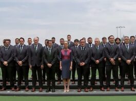 Claudia Sheinbaum abandera a jugadores de la selección mexicana previo a su participación en el Mundial 2026