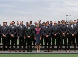 Claudia Sheinbaum abandera a jugadores de la selección mexicana previo a su participación en el Mundial 2026