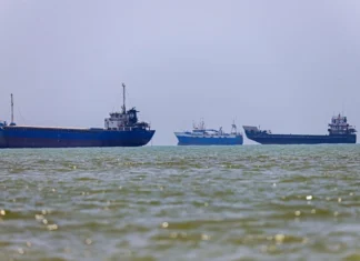 Tesoro de EU levanta las sanciones al petróleo iraní como parte del acuerdo provisional para poner fin a la guerra