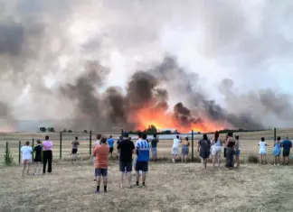 España y Francia evacuan a más de 280 mil personas por incendios forestales que avanzan sin control; hay un muerto en Valencia