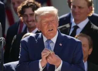 Trump impondrá nuevos aranceles de 10% a 60 países, incluido México, a partir del viernes