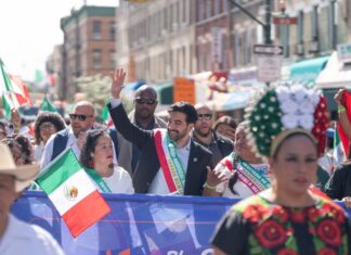 Zohran Mamdani encabeza desfile por la Independencia de México en Nueva York