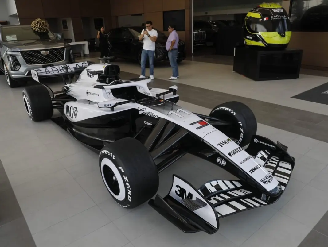 checo-perez-paseara-su-monoplaza-cadilac-por-paseo-de-la-reforma-previo-al-gp_ba34ad9c-5740-49fa-87ec-7c7a6152ffbf_medialjnimgndimage=fullsize