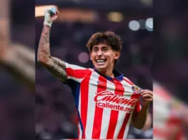 Chivas lidera la Liga Mx tras vencer 3-0 a los Pumas de la Universidad