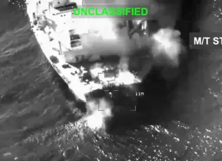 Comando Central de EU ataca tres petroleros iraníes en golfo de Omán y la isla de Jar
